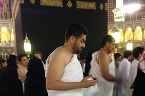 صور حسين الجسمي يؤدي العمرة في مكة المكرمة 2013 - صور حسين الجسمي يطوف حول الكعبة بملابس الاحرام في الأراضي المقدسة 2013