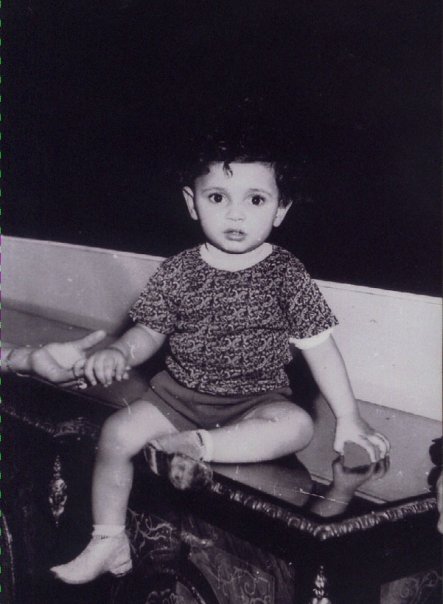 صور عادل إمام وهو طفل - صور الفنان عادل امام وهو صغير - صور الزعيم عادل امام في الطفولة