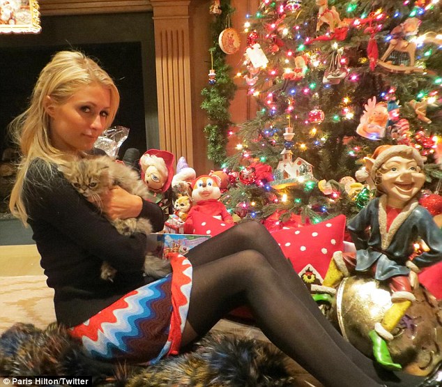 Gossip Paris Hilton Celebrate The Christmas Night With Famiy 2013