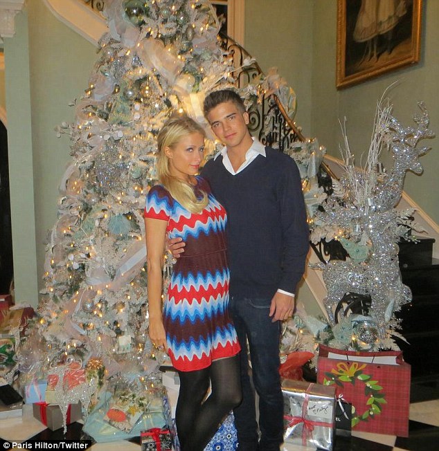 Gossip Paris Hilton Celebrate The Christmas Night With Famiy 2013