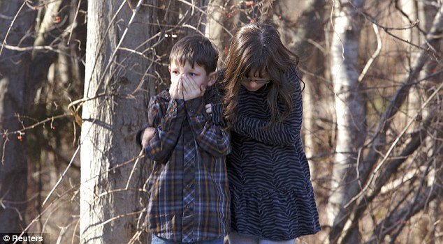 صور 27 قتيلا على الأقل فى إطلاق نار بمدرسة بولاية كنتيكت الأمريكية - صور قتل 27 شخص واوباما يبكي