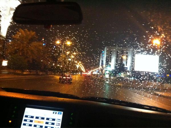 صور من امطار الرياض الليلة 28/11/2012