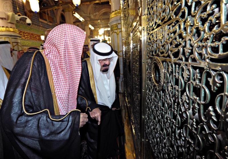 بالصور خادم الحرمين الشريفين يضع حجر الأساس لتوسعة المسجد النبوي