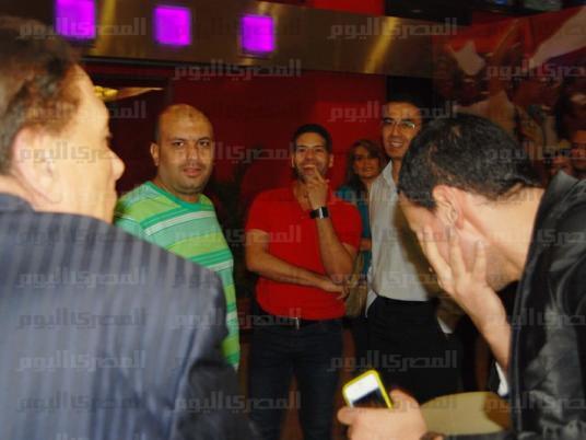 بالصور عادل إمام يصفع رامز جلال على وجهه في عرض برتيتا - بالصور عادل امام يضرب رامز جلال