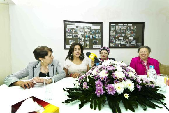 صور السفيرة هند صبري مع فتيات النور والأمل 2012 - صور هند صبري مع فتيات النور والأمل 2012