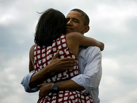 اول صورة نشرها الرئيس أوباما لحظة فوزه على تويتر 2012 - أوباما يبدأ ولايته الثانية بمشهد رومنسي 2012