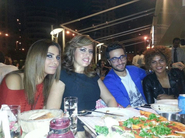 صور صابر الرباعي وفريقة في مطعم في بيروت برنامج ذا فويس 2012