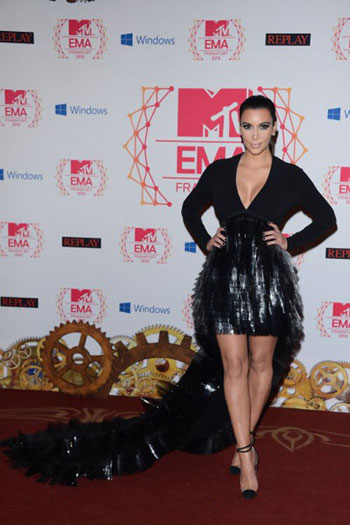 بالصور كيم كاردشيان "ملكة" فى حفل "MTV Europe Music Awards"