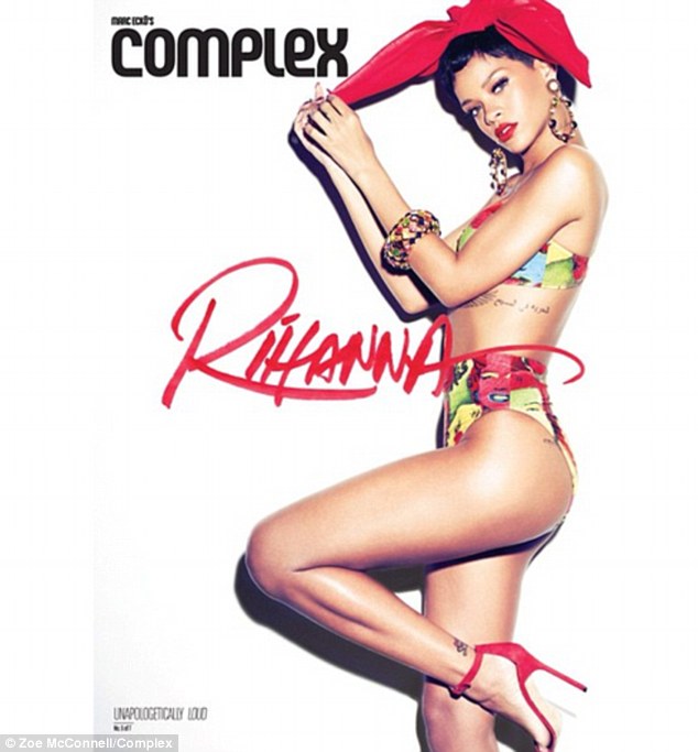سرّ الرقم 777 مع Rihanna - صور Rihanna جريئة تكشف جسدها المثير