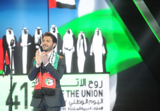 بالصور ماجد المهندس ينثر الفرح بين جمهور أبوظبي - بالصور الإحتفال باليوم الوطني الـ41 لدولة الإمارات العربية المتحدة