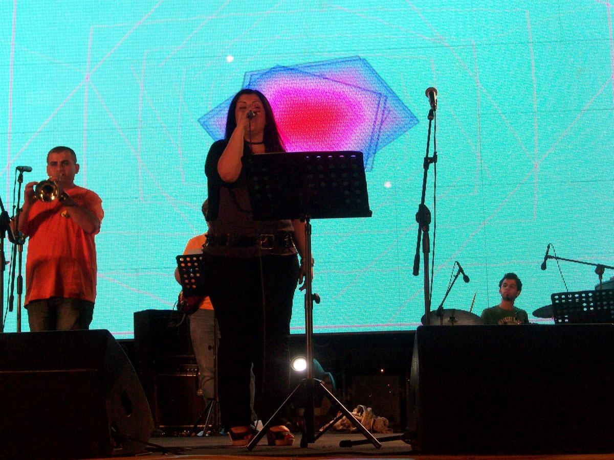 صور نور ومغني اسباني برنامج ذا فويس 2012