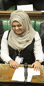 صور سمية كريم أول محجبة تلقي كلمة في البرلمان البريطاني