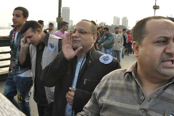بالصور أهل الفن ينضمون إلى ميدان التحرير - صور الفنانين في ميدان التحرير - صور نجوم الفن في ميدان التحرير