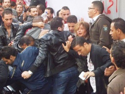صور ليلى علوى و يسرا وحماقى و داليا البحيرى وزوجها فى ميدان التحرير