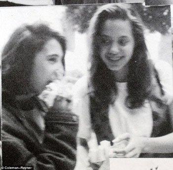 صور انجلينا جولي من مرحلة المراهقة وحتى اليوم