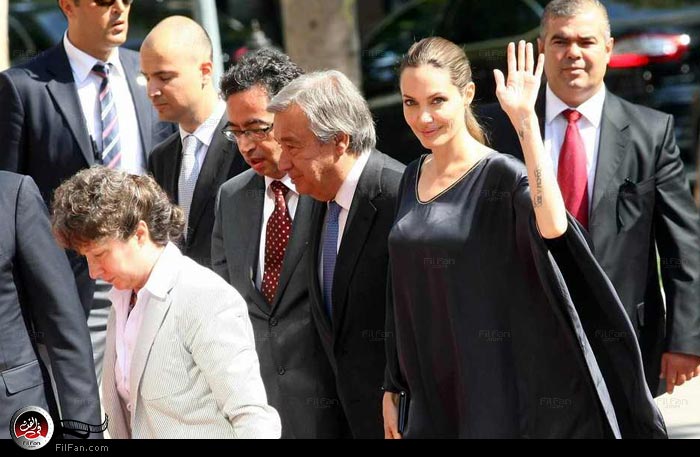 صور أنجلينا جولي بالعباية في تركيا 2012 - صور انجلينا جولي في تركيا 2012