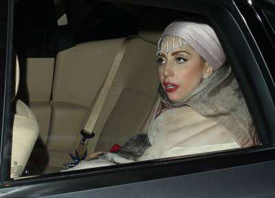 صور ليدي جاجا بالحجاب 2012 - احدث صور ليدي جاجا 2012