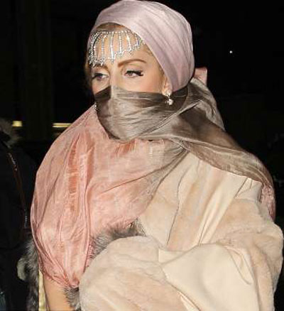 صور ليدي جاجا بالحجاب 2012 - احدث صور ليدي جاجا 2012