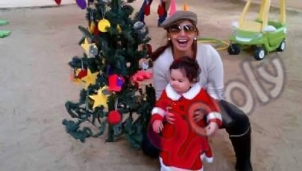 بالصور في أول ظهور لها بعد الطلاق - مي سليم تحتفل مع ابنتها بالكريسماس 2013 -صور مي سليم مع ابنتها 2013
